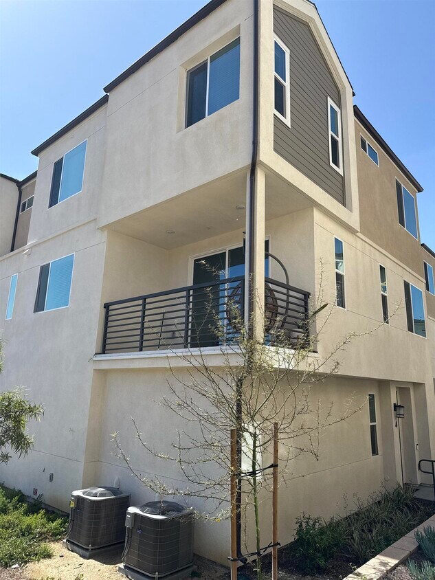 Primary Photo - 796-796 Makani St