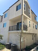 Building Photo - 796 Makani St