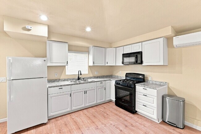 Foto del edificio - BRAND-NEW 2026 ADU | 1 BED | 1 BATH | 600+ SQ FT | APPLIANCES INCLUDED
