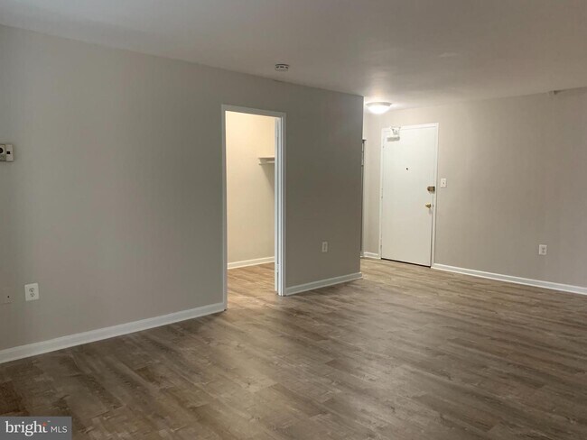 Building Photo - 1300 S Arlington Ridge Rd
