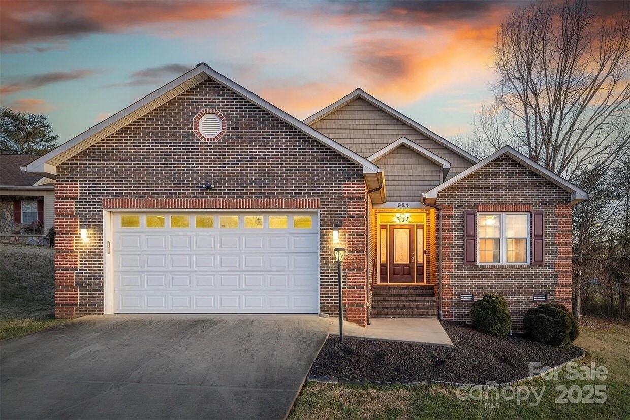 Foto principal - 941 41st Ave Dr NE