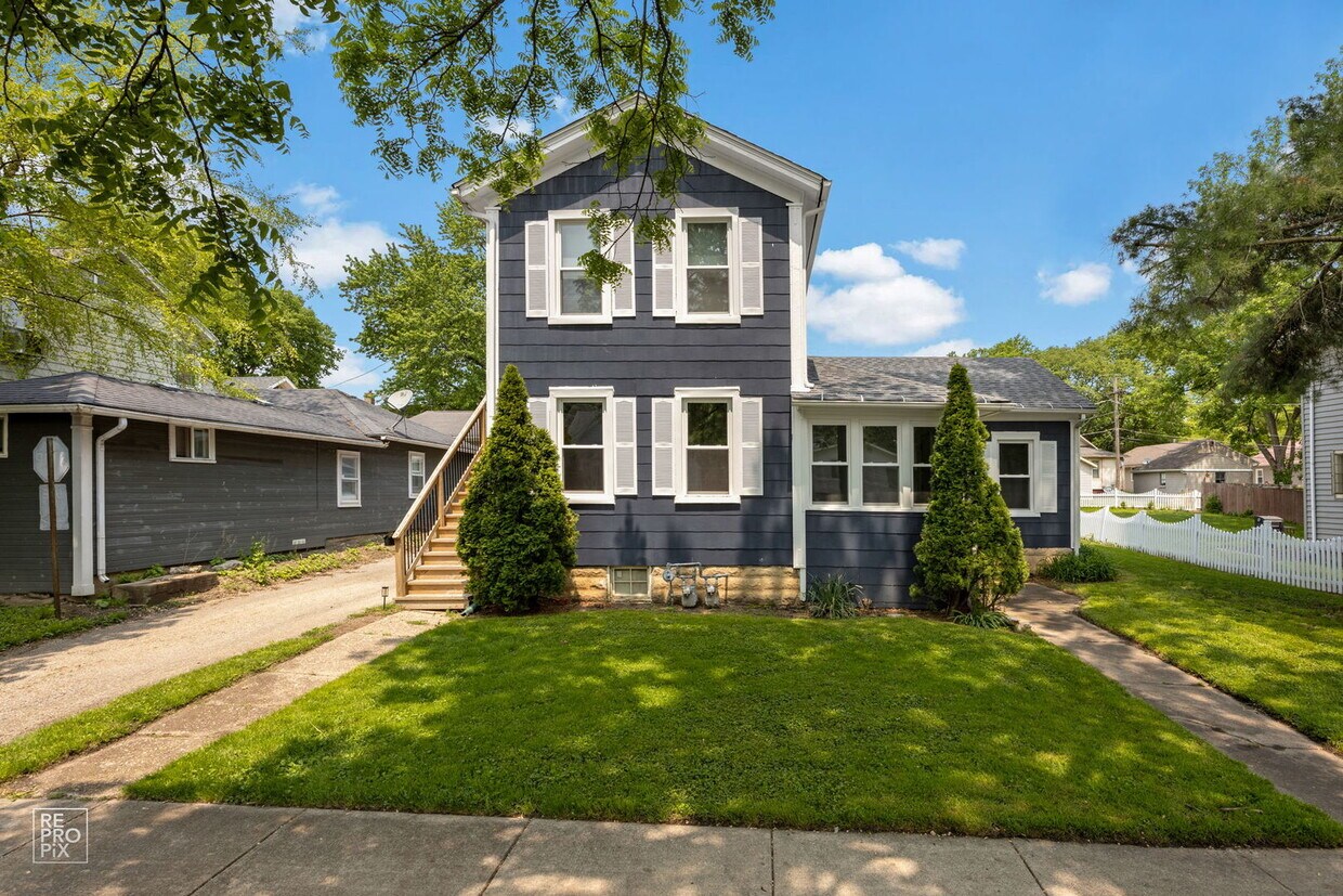 714 E Jackson St Unit 2, Morris, IL 60450 Room for Rent in Morris, IL