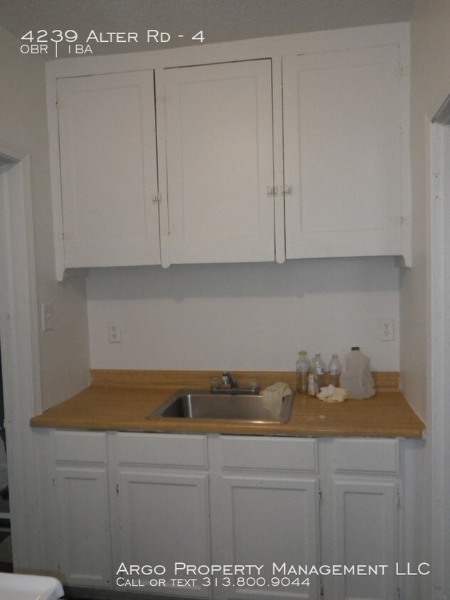 Building Photo - Studio Apartment for Rent