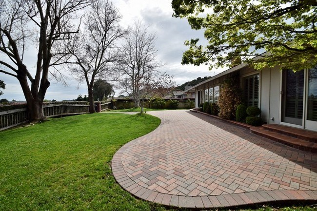 Building Photo - Beautiful Home On Peacock Gap Golf Course