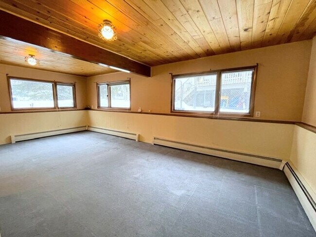 Foto del edificio - 2405 Glenkerry Dr