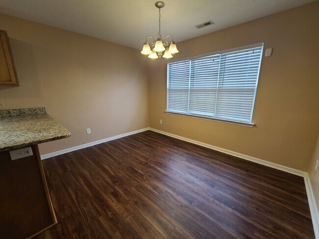 Building Photo - 310 Mattocks Ave