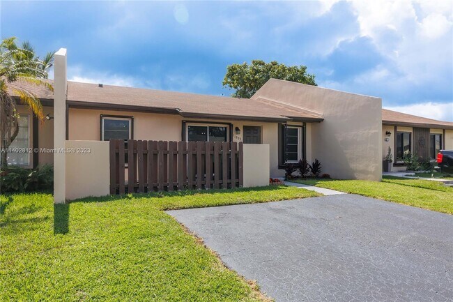 Building Photo - 11903 SW 110th St Cir E