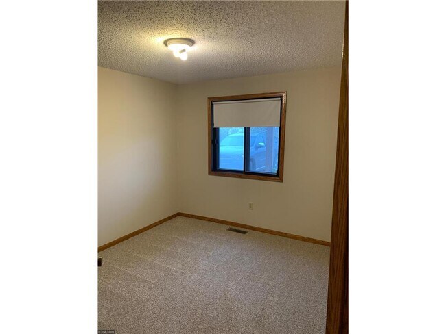 Foto del edificio - 1625 Stieger Lake Ln