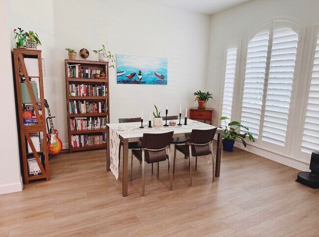 Foto del edificio - 1619 Crescent Green Dr