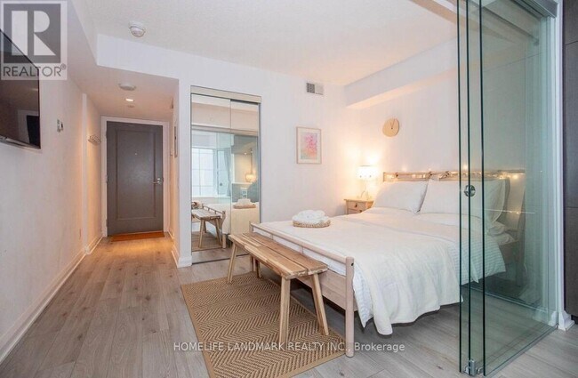 Photo du bâtiment - 155-1155 Yorkville Ave