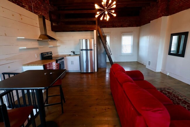 Building Photo - 343 N Mulberry St