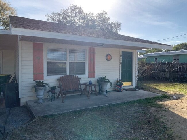 Building Photo - 628 N Disston Ave