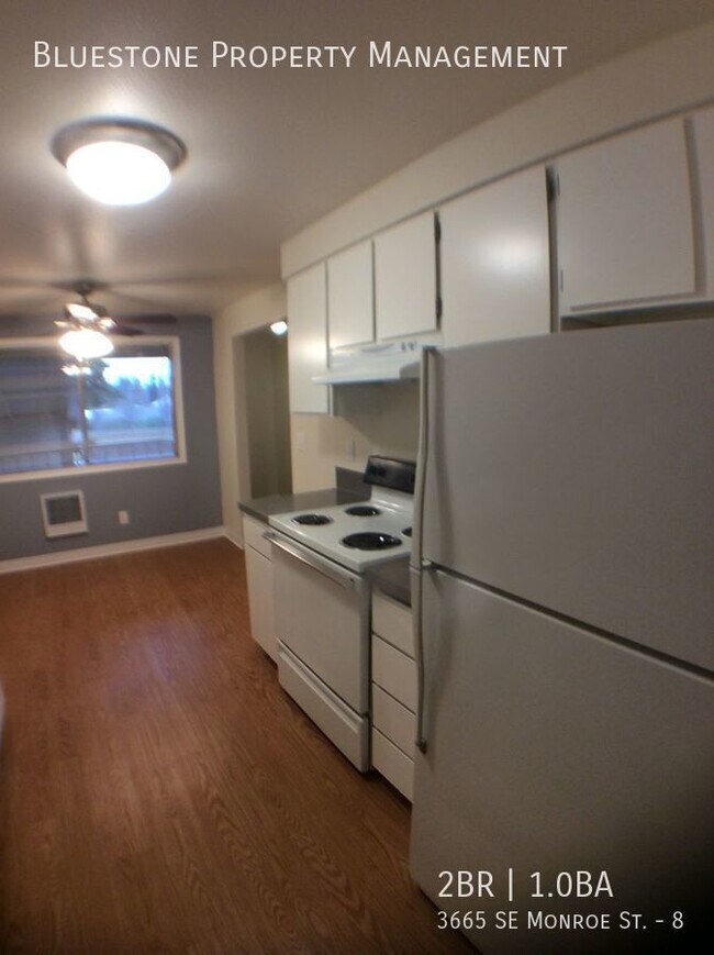 Building Photo - Upper Floor 2 Bedroom/1 Bath with W/D hook...