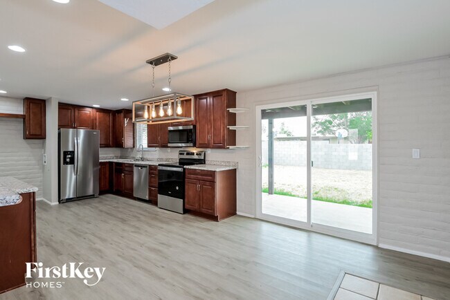 Foto del edificio - 7322 E Lakeside Dr