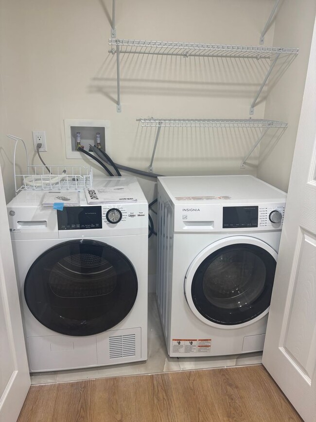 Building Photo - Beautiful, newly renovated 3/2 Condo in a ...