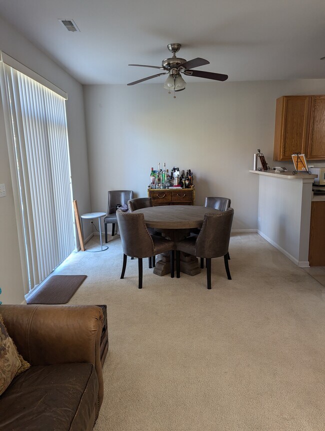 Foto del edificio - 272 Grand Ridge Rd