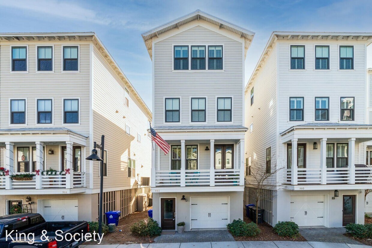 Primary Photo - 3 br, 3.5 bath House - 982 Key Colony Court