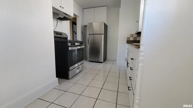 Foto del edificio - 212 E Maywood Ave