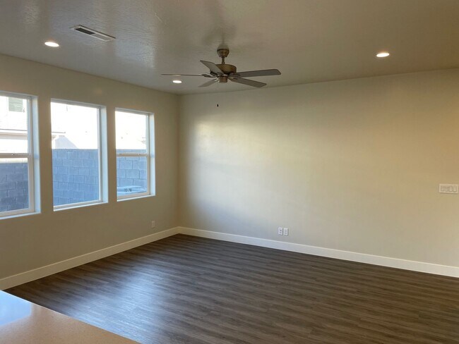 Building Photo - Mustang Valley Townhome.