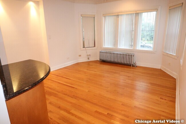 Foto del edificio - 6216 N Mozart St