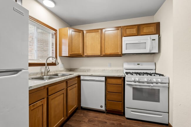 Building Photo - Arrowhead Apartments and Townhomes