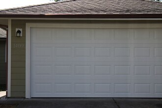Building Photo - 1407-1409 SW Kokanee Ln