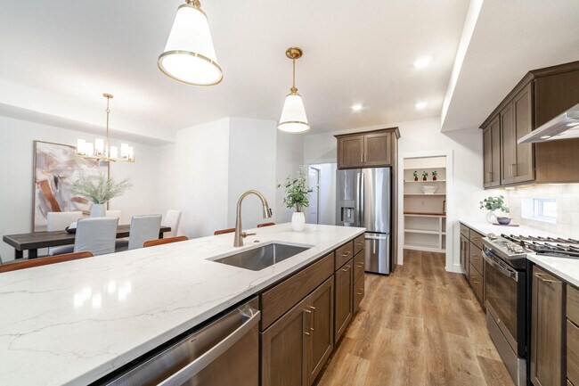 Foto del edificio - 5017 WHISPER CT