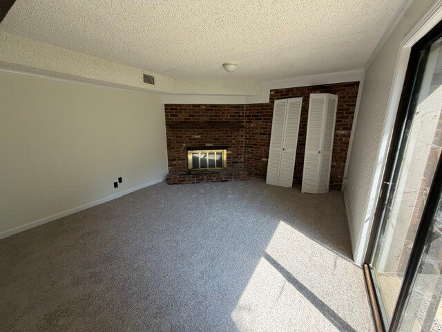 Foto del edificio - 2900 Moss Spring Dr