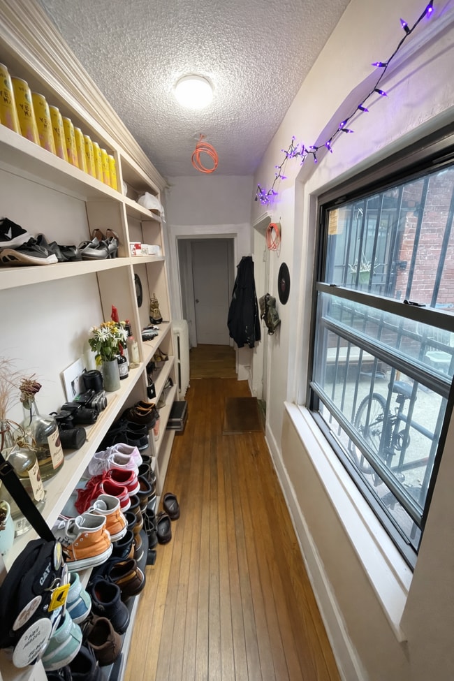 Building Photo - 52 Fenway