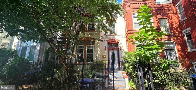 Foto del edificio - 824 7th St NE