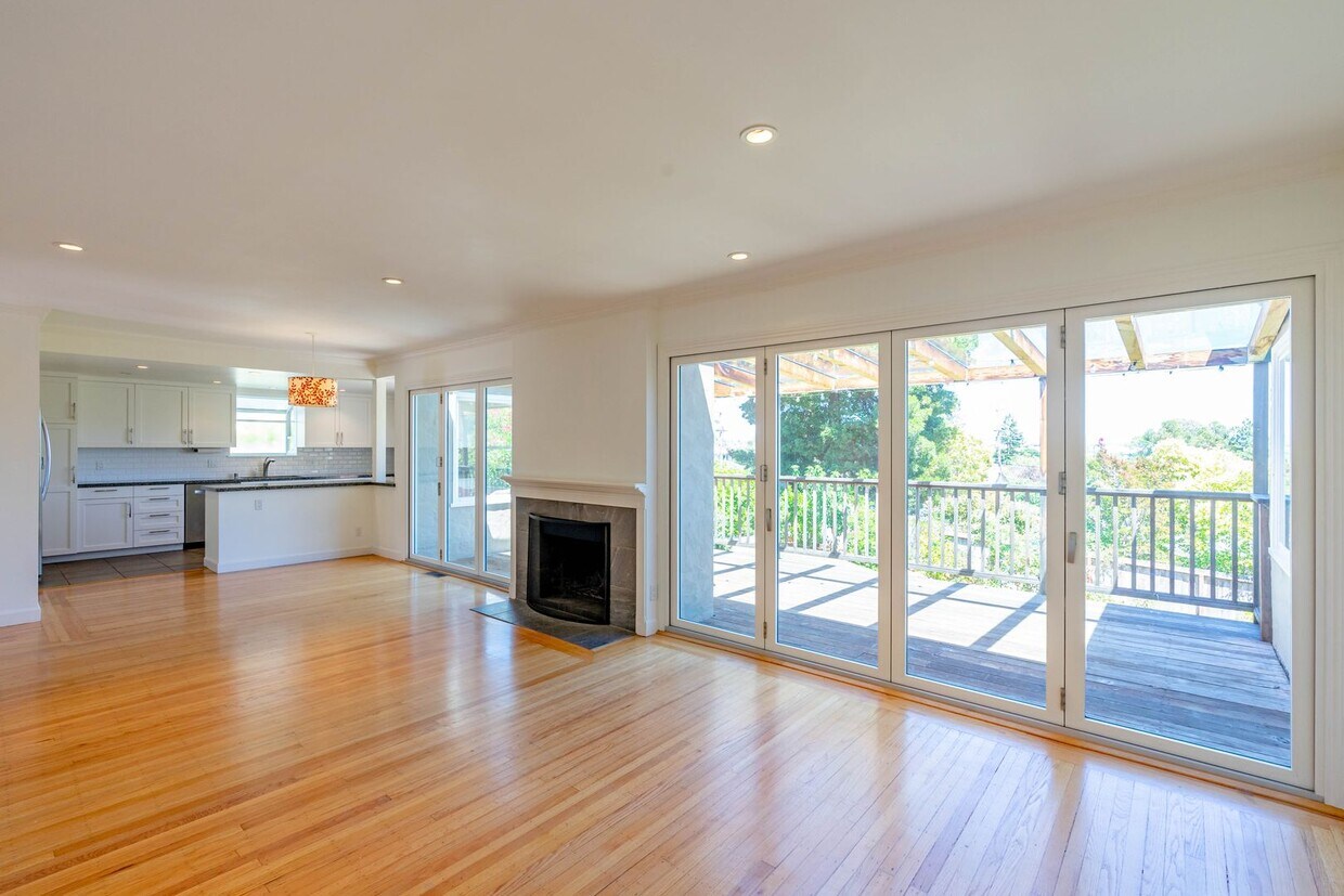 Primary Photo - 5BR/3BA Remodeled Mid Century Modern Home!...