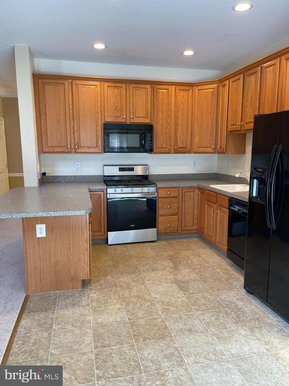 Building Photo - 154 Mountain View Dr