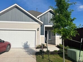 Building Photo - 15501 Ellinger Dr