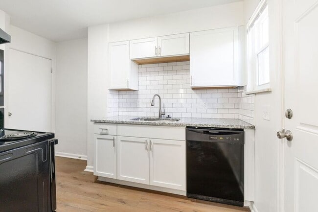 Foto del edificio - 4040 Halsey Pl