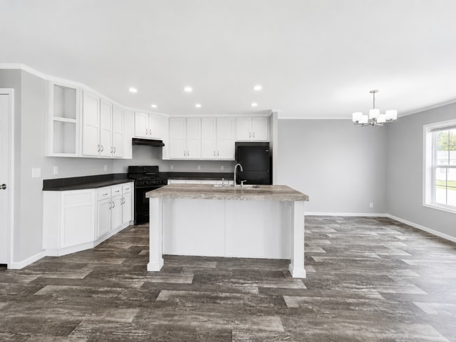 Building Photo - 4562 Iris Ln