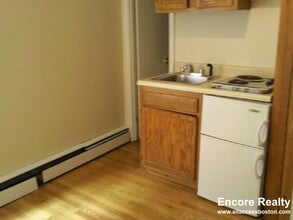 Building Photo - 10 Wait St