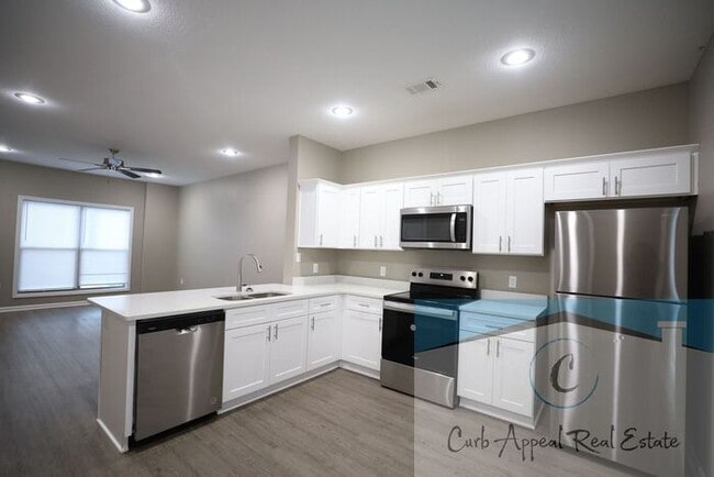 Building Photo - Luxury 2 bed 2 bath apartment - new construction!! Washer, dryer and utilities included!!