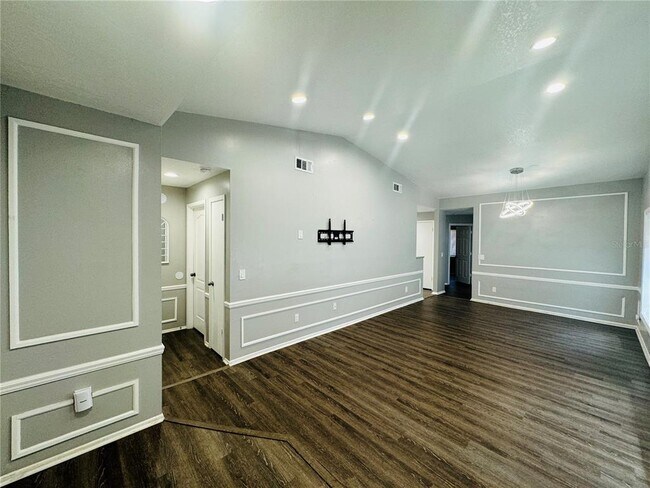 Building Photo - 6181 Sandcrest Cir