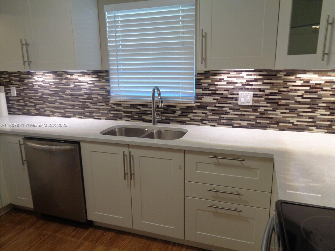 Foto principal - 811 SW 12th Pl