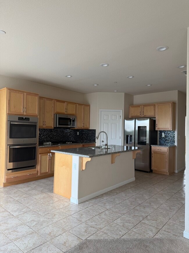 Cocina - 319 E Liverno Ave