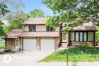 Building Photo - 5804 NW Klamm Dr