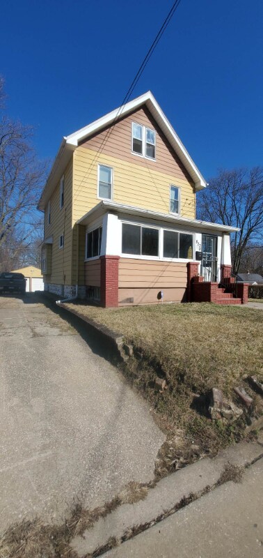 Primary Photo - 823 Bisson Ave