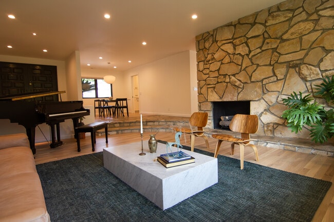 Building Photo - 1310 J Lee Cir