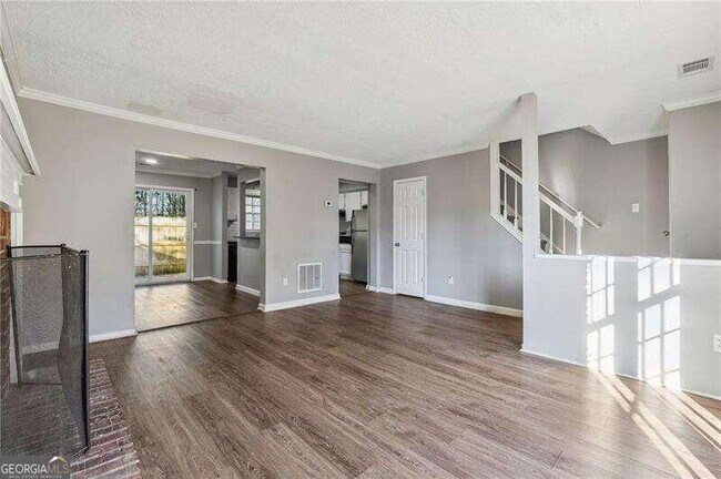 Building Photo - 731 Redland Dr