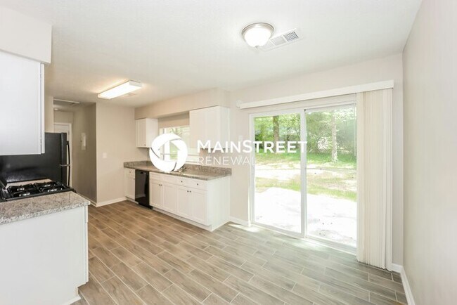 Foto del edificio - 3 Bedroom Pet-Friendly Home in Riverdale, GA with Main Street Renewal