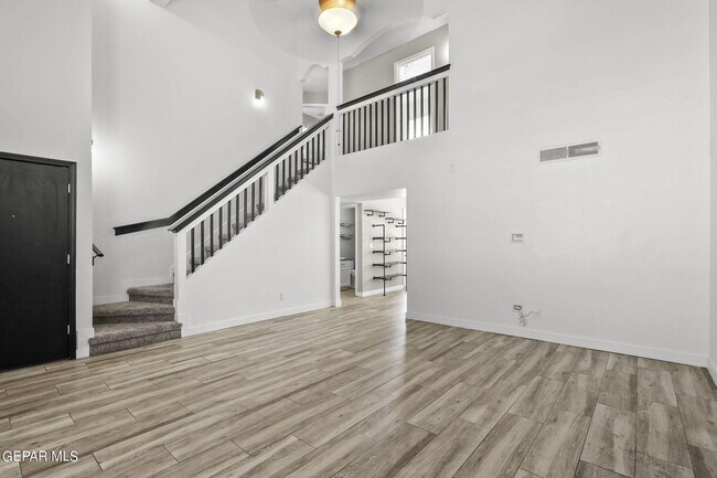 Building Photo - 729 Paseo Sereno Dr