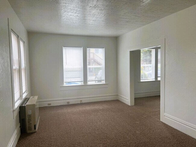 Building Photo - 730-736 J &amp; 831 8th [PRM: Renee] (3)