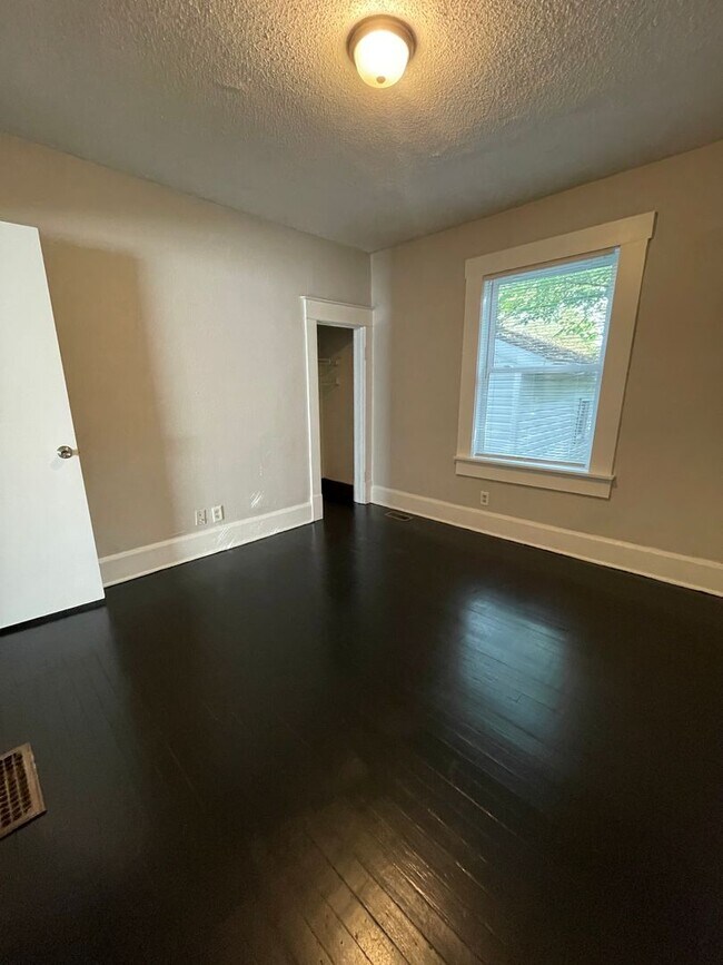 Foto del edificio - $200 off first months rent- Ball State Uni...