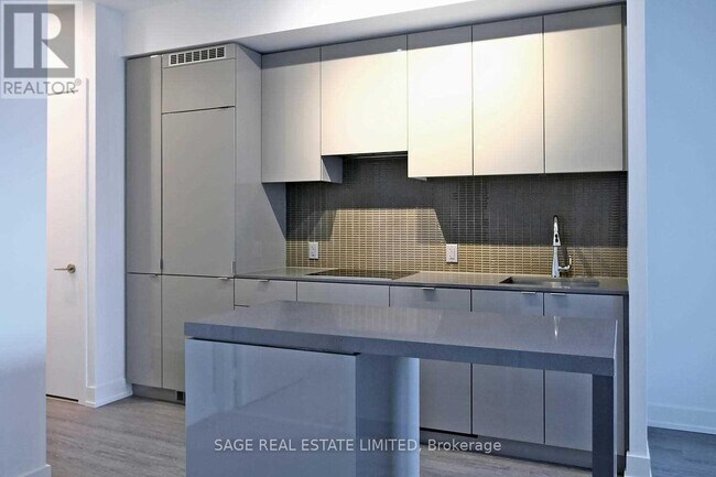 Building Photo - 7 Grenville St