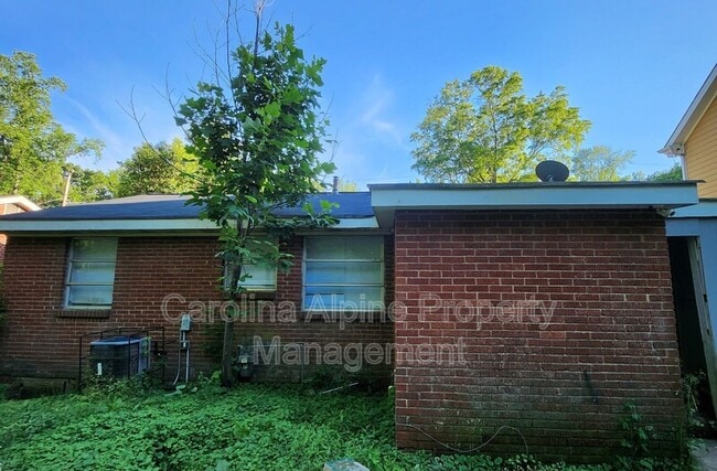 Building Photo - 1733 Finchley Dr